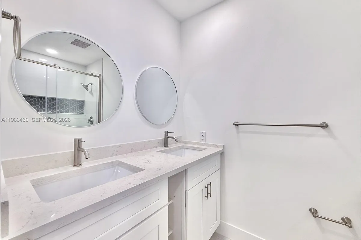 404 Sandtree Dr, Palm Beach Gardens FL 33403