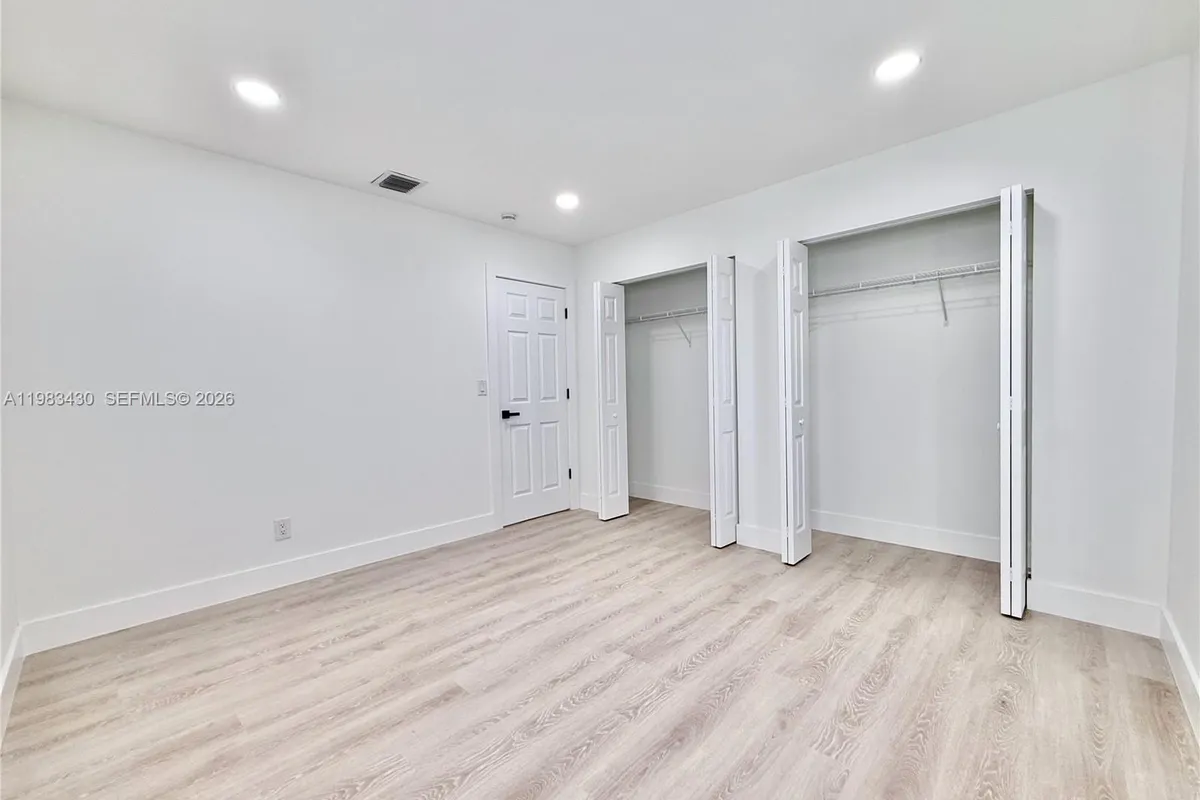 404 Sandtree Dr, Palm Beach Gardens FL 33403