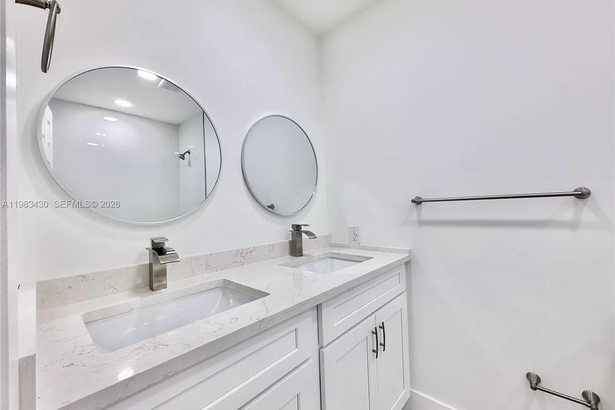 404 Sandtree Dr, Palm Beach Gardens FL 33403