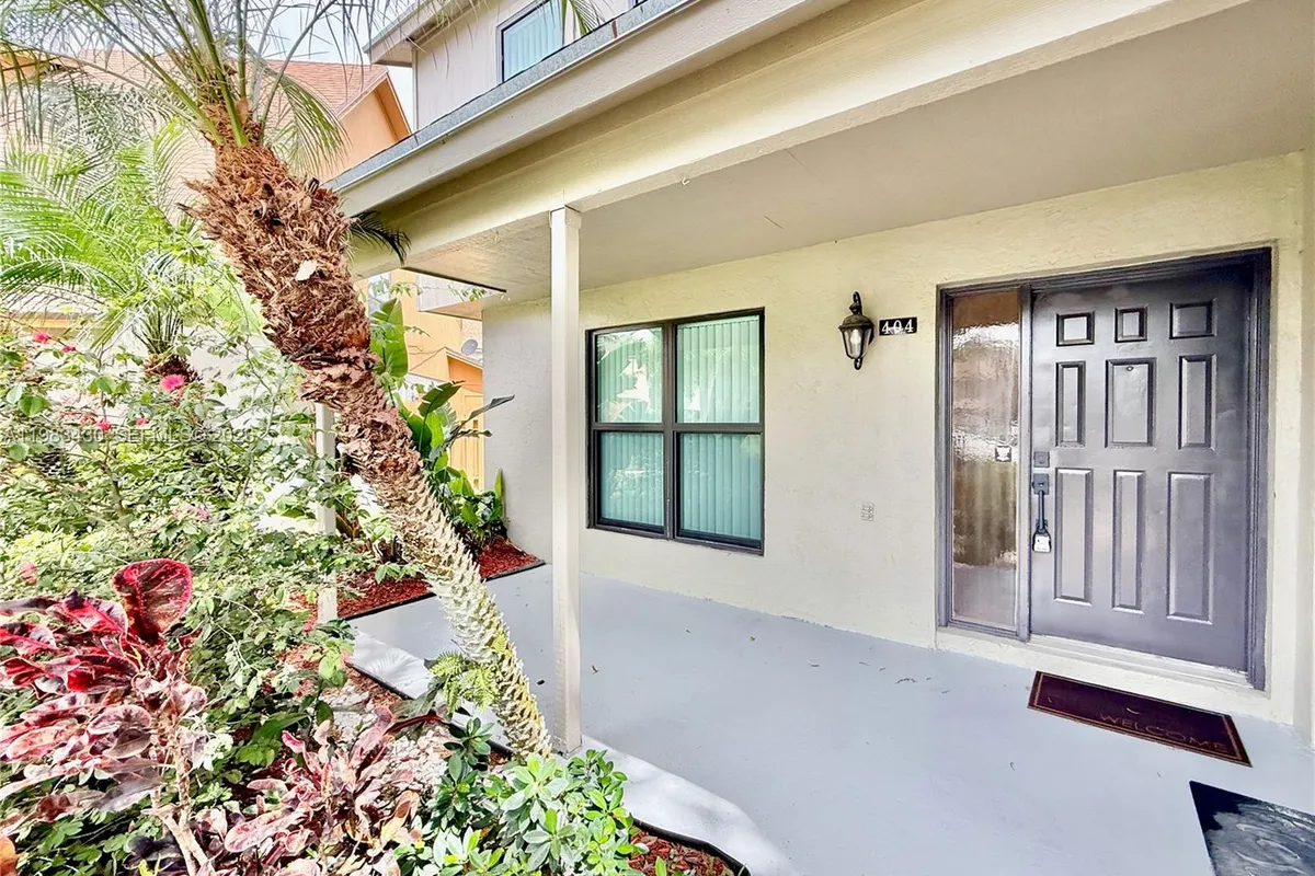 404 Sandtree Dr, Palm Beach Gardens FL 33403