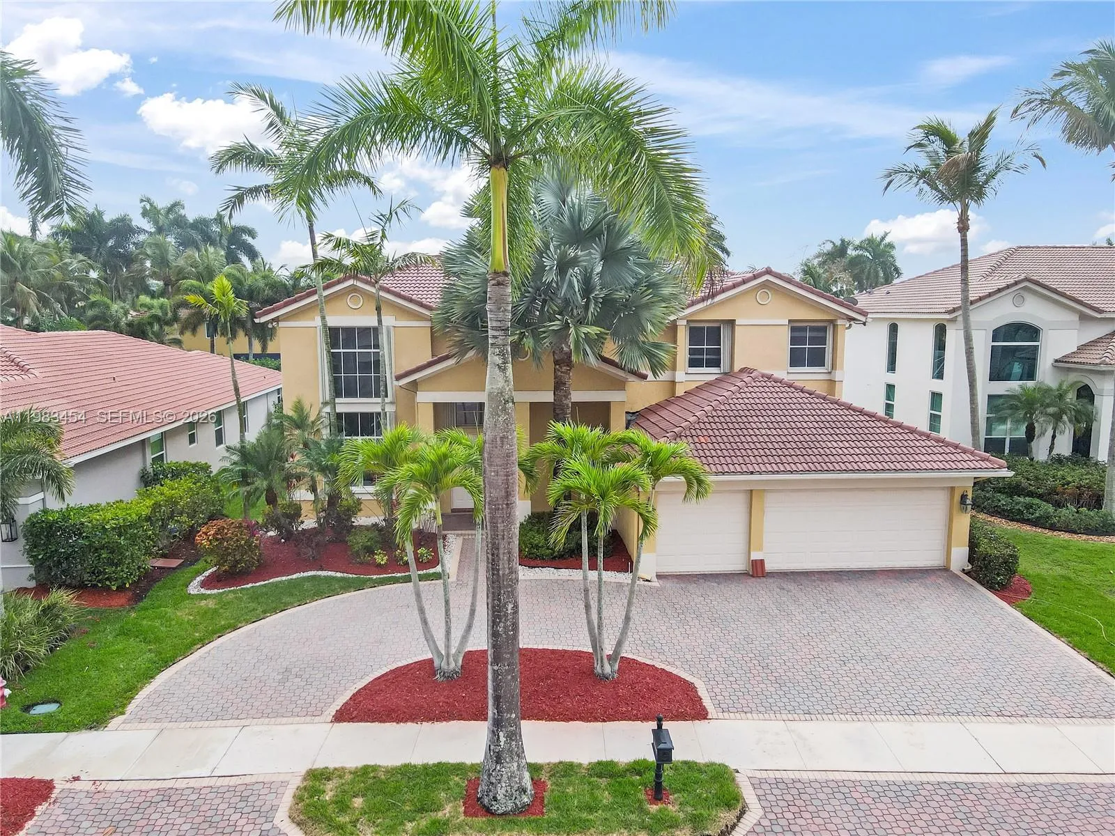 1646 Victoria Pointe Ln, Weston FL 33327
