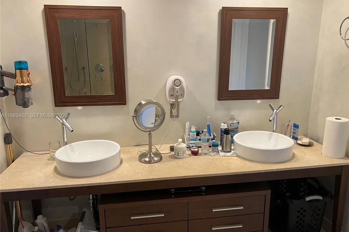 465 Brickell Ave # 919, Miami FL 33131