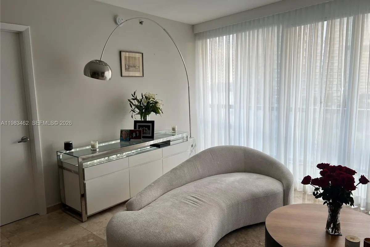 465 Brickell Ave # 919, Miami FL 33131