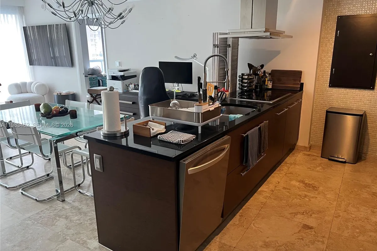 465 Brickell Ave # 919, Miami FL 33131