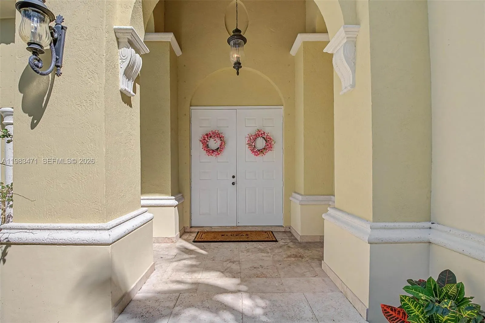 6075 SW 85th Ave, Miami FL 33143