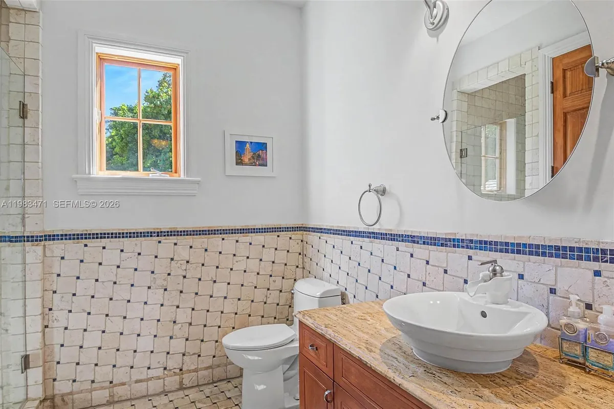 6075 SW 85th Ave, Miami FL 33143