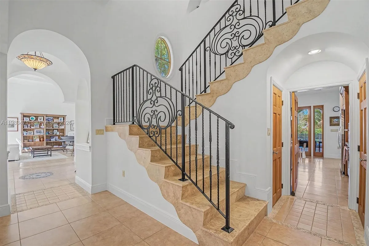 6075 SW 85th Ave, Miami FL 33143