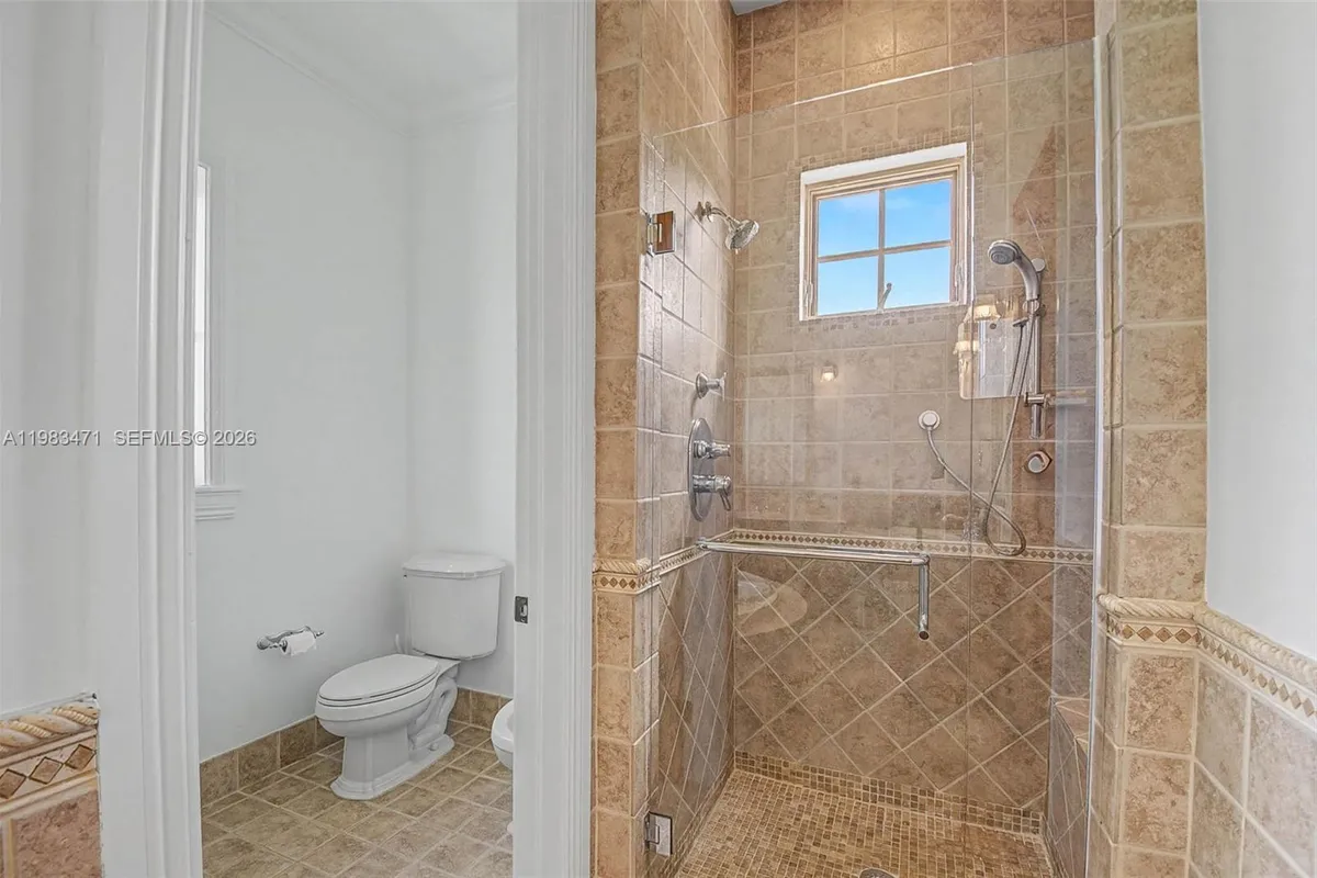 6075 SW 85th Ave, Miami FL 33143