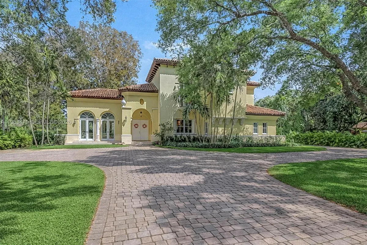 6075 SW 85th Ave, Miami FL 33143