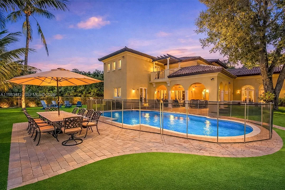 6075 SW 85th Ave, Miami FL 33143