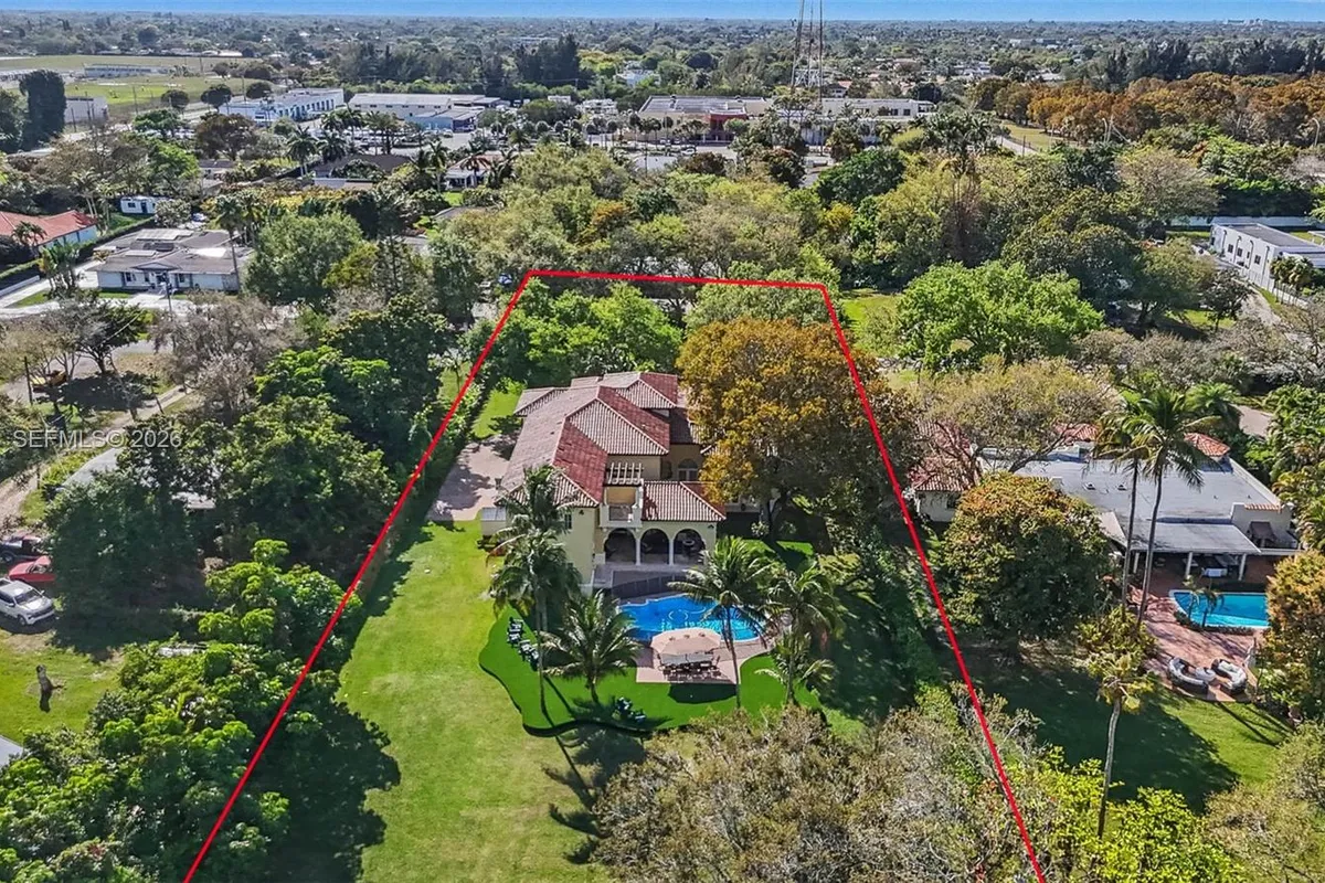 6075 SW 85th Ave, Miami FL 33143