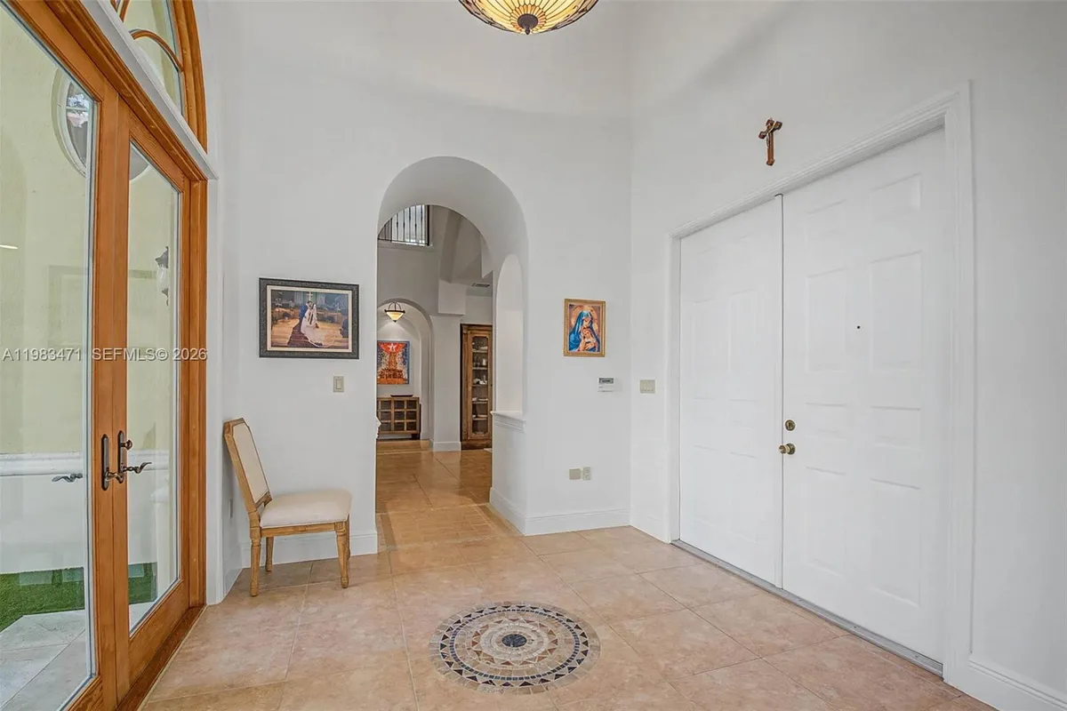 6075 SW 85th Ave, Miami FL 33143