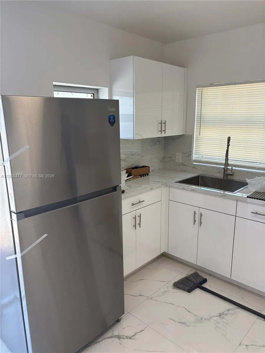 300 NW 16th St # 5, Fort Lauderdale FL 33311