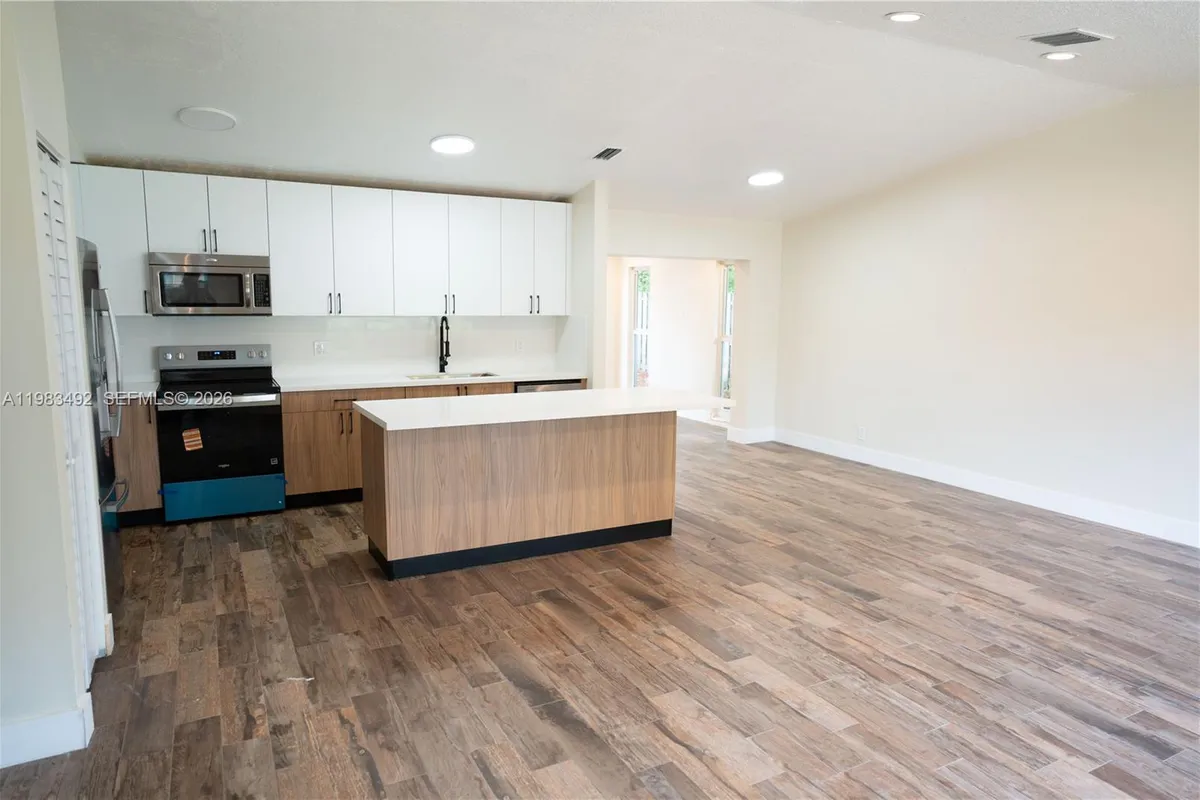 8915 NW 26th Ct, Coral Springs FL 33065