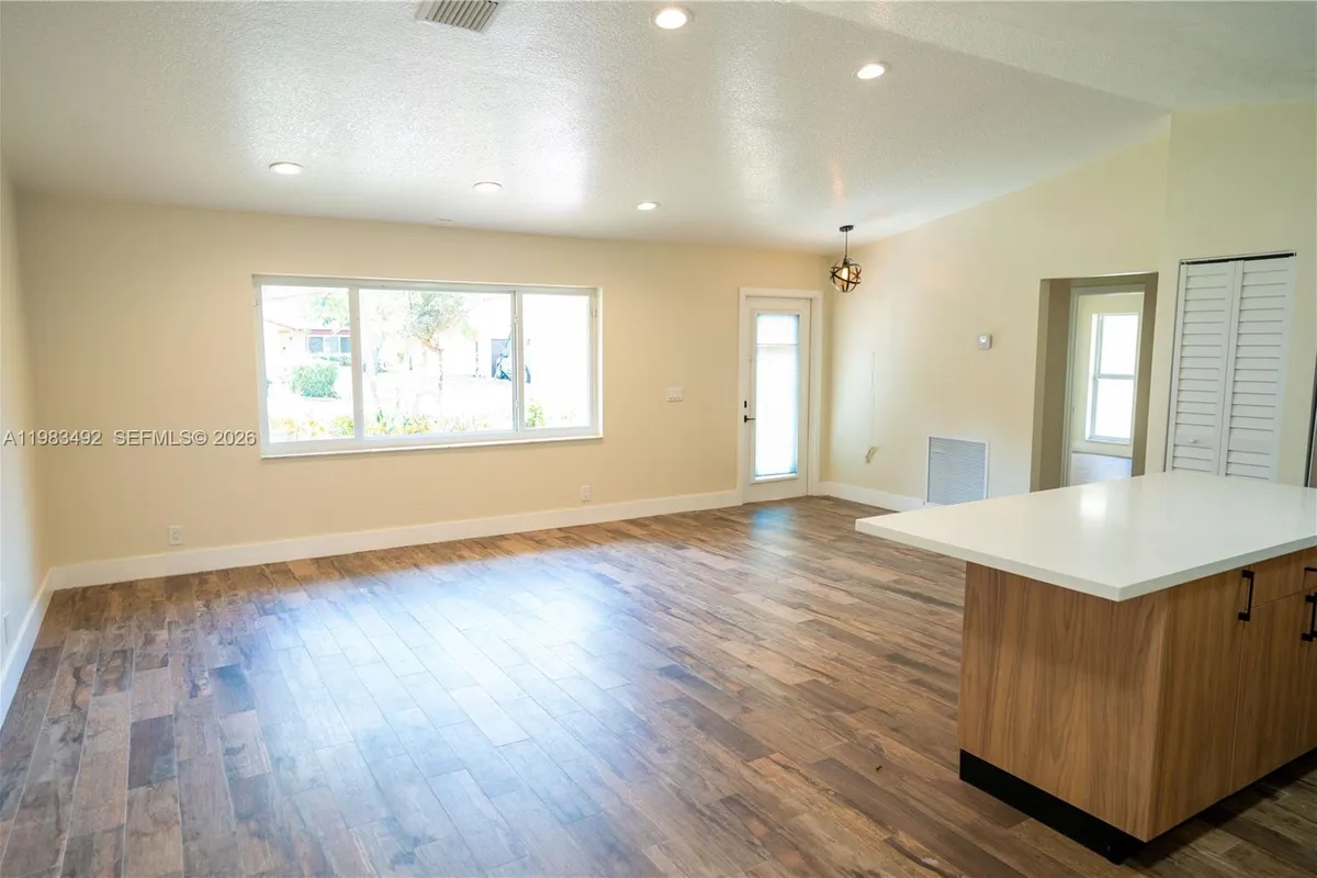 8915 NW 26th Ct, Coral Springs FL 33065