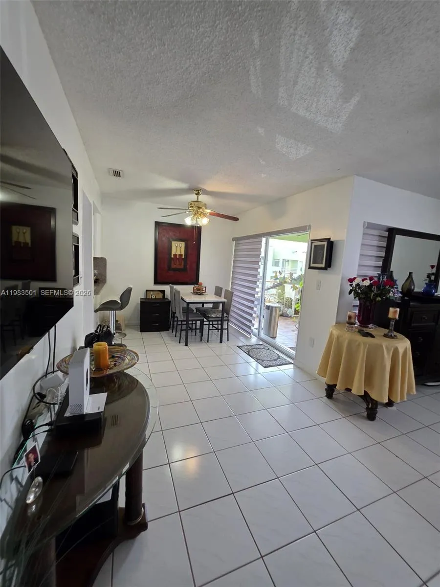 11173 NW 7th St # 18, Miami FL 33172