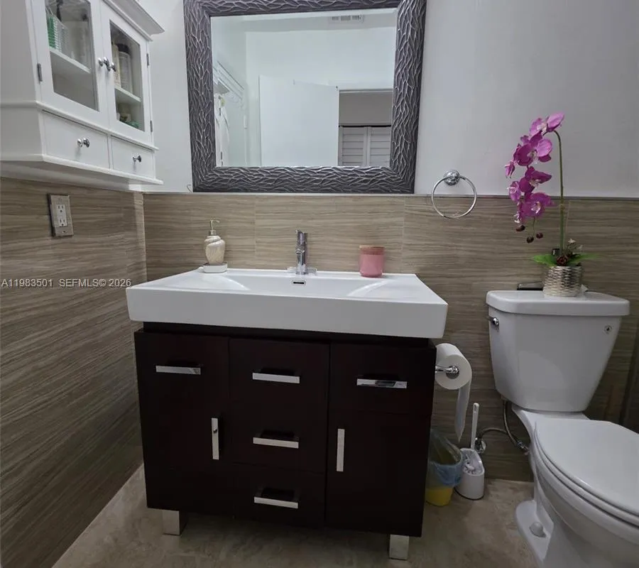 11173 NW 7th St # 18, Miami FL 33172