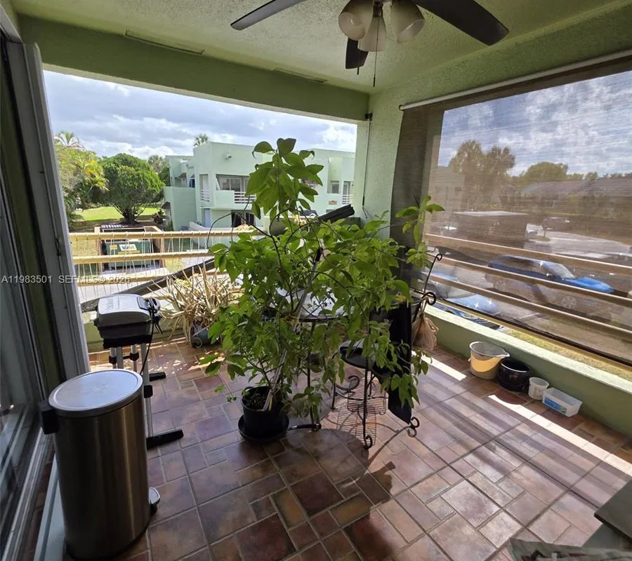 11173 NW 7th St # 18, Miami FL 33172