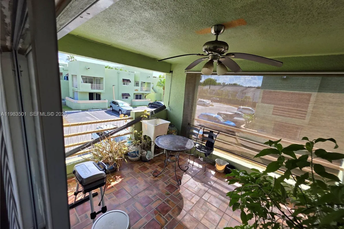 11173 NW 7th St # 18, Miami FL 33172