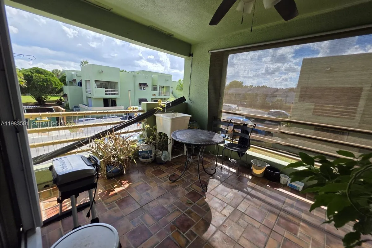 11173 NW 7th St # 18, Miami FL 33172