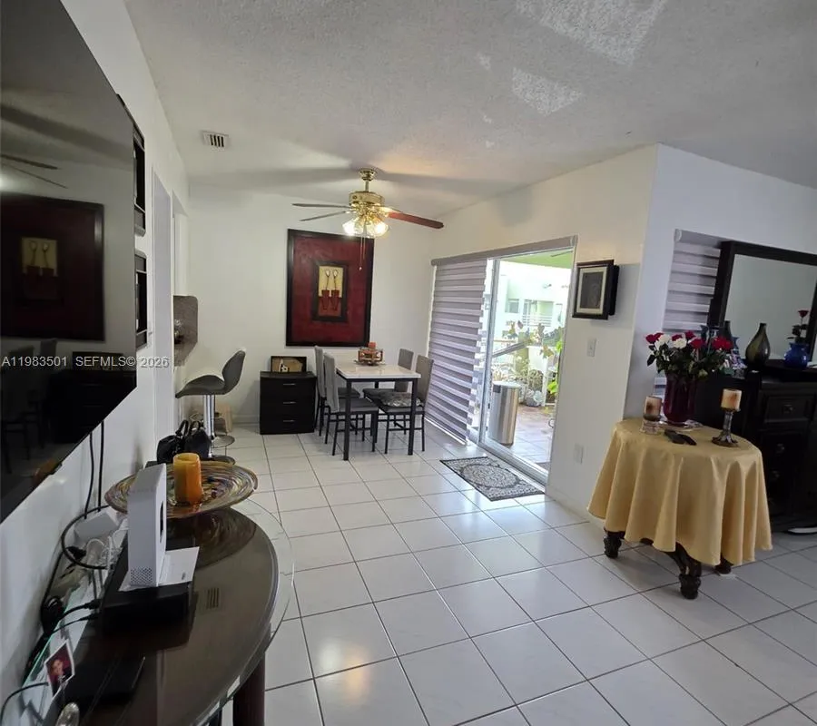 11173 NW 7th St # 18, Miami FL 33172