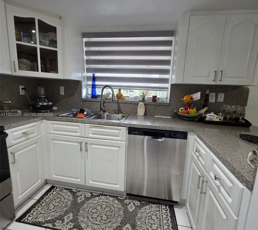 11173 NW 7th St # 18, Miami FL 33172