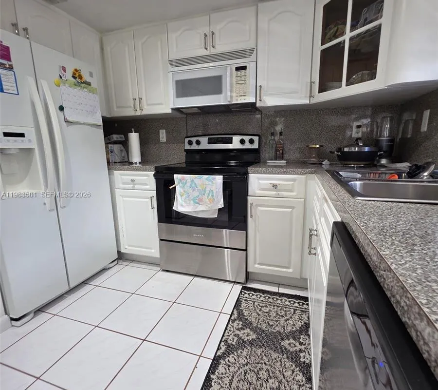 11173 NW 7th St # 18, Miami FL 33172