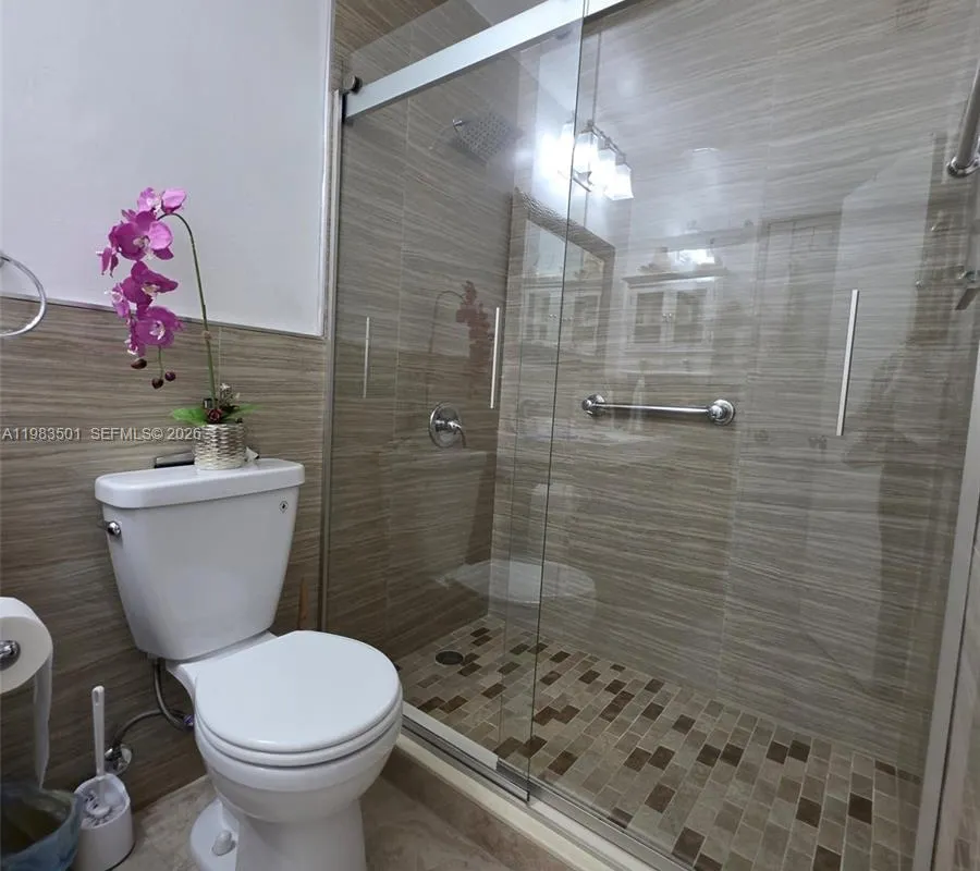 11173 NW 7th St # 18, Miami FL 33172