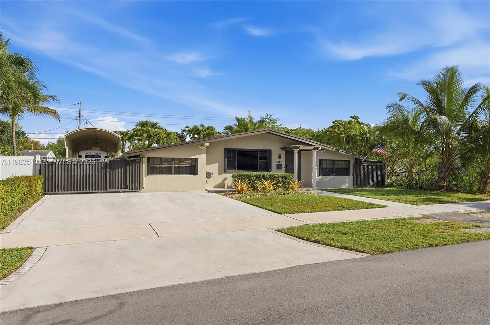 2485 NE 214th St, Miami FL 33180