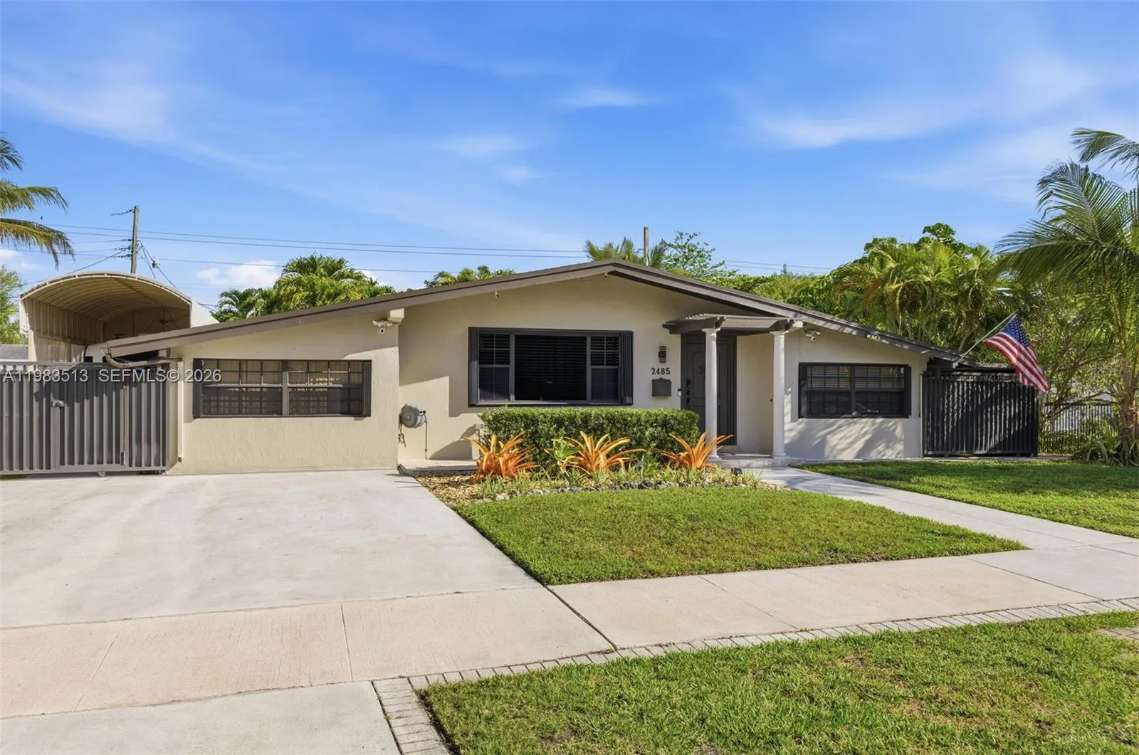 2485 NE 214th St, Miami FL 33180