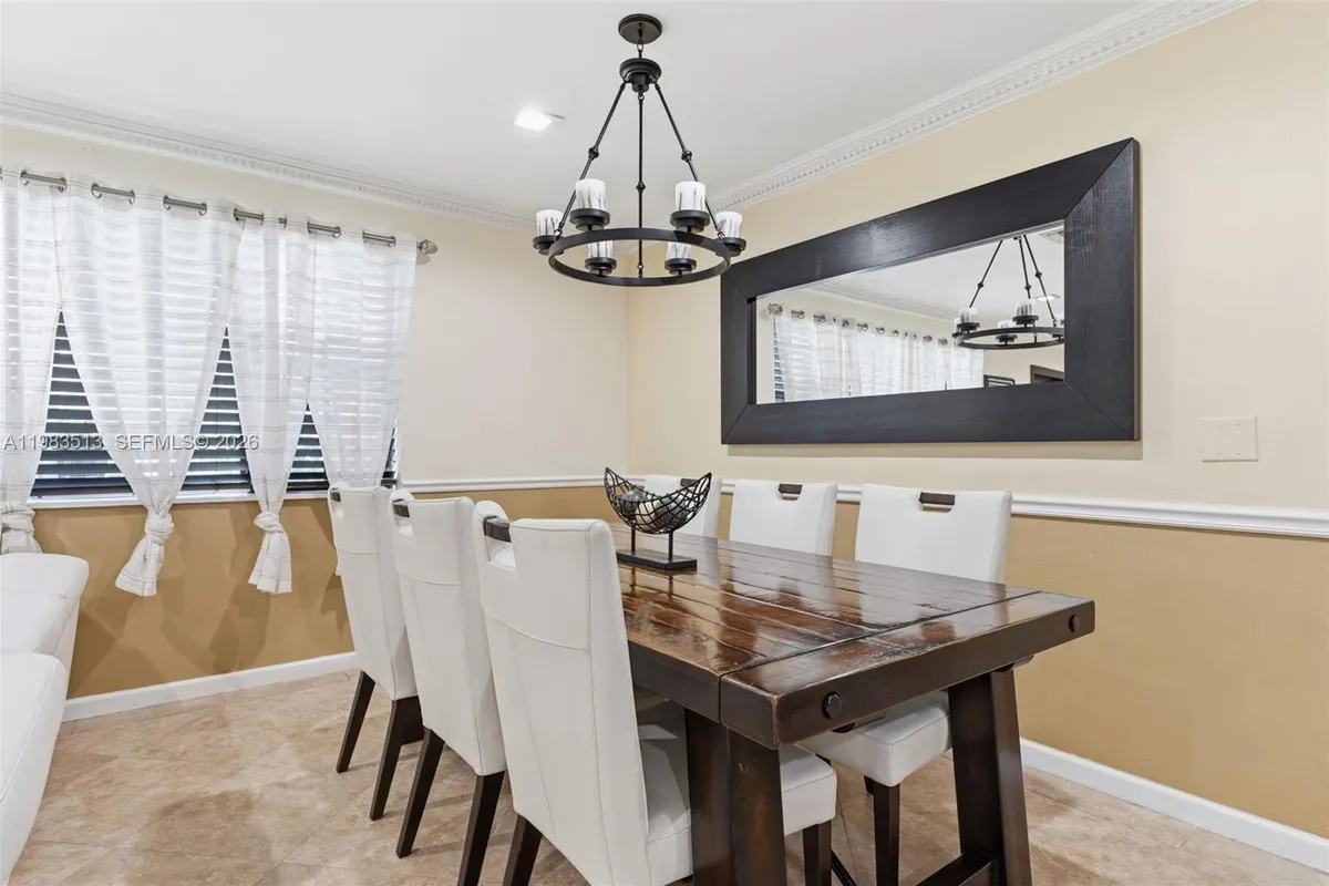 2485 NE 214th St, Miami FL 33180