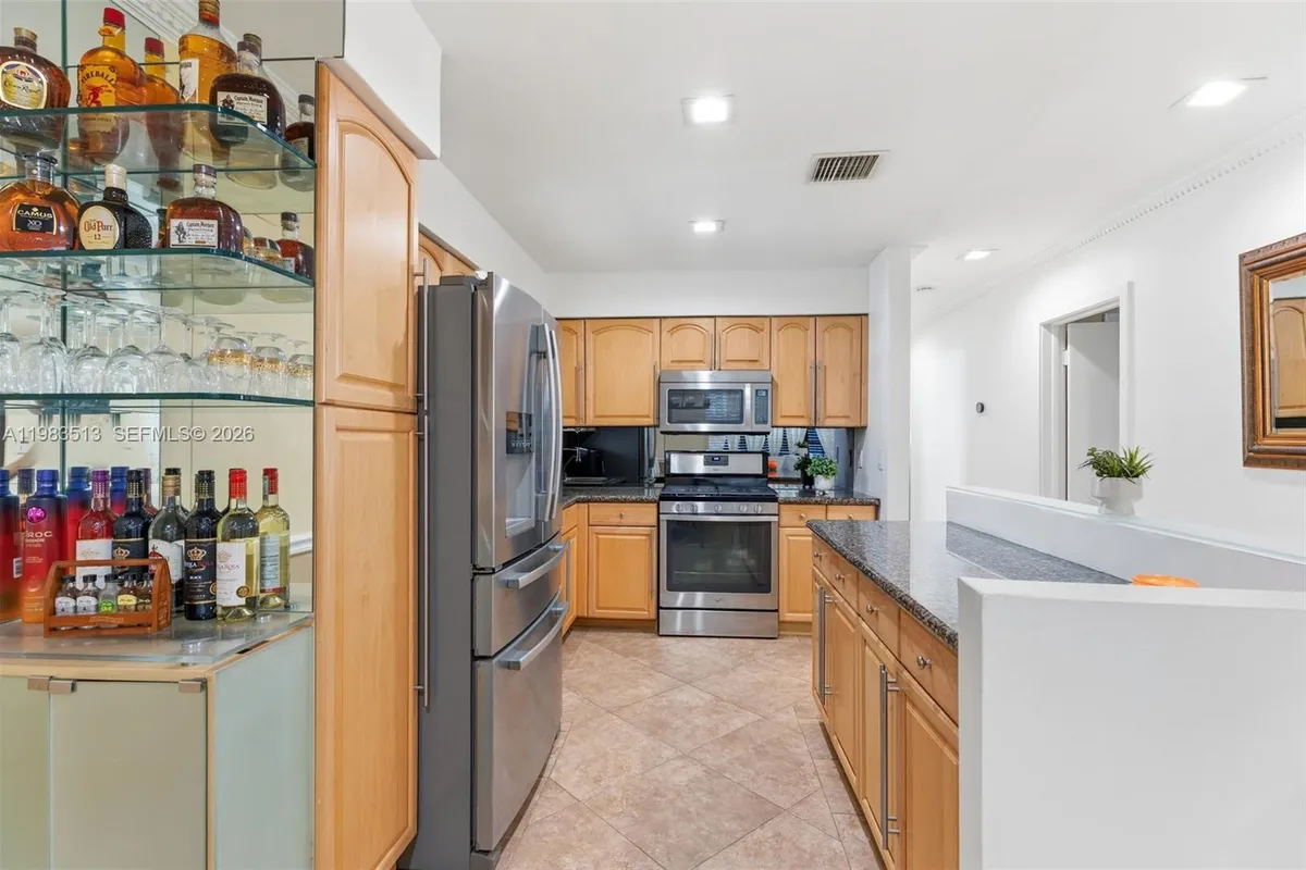 2485 NE 214th St, Miami FL 33180