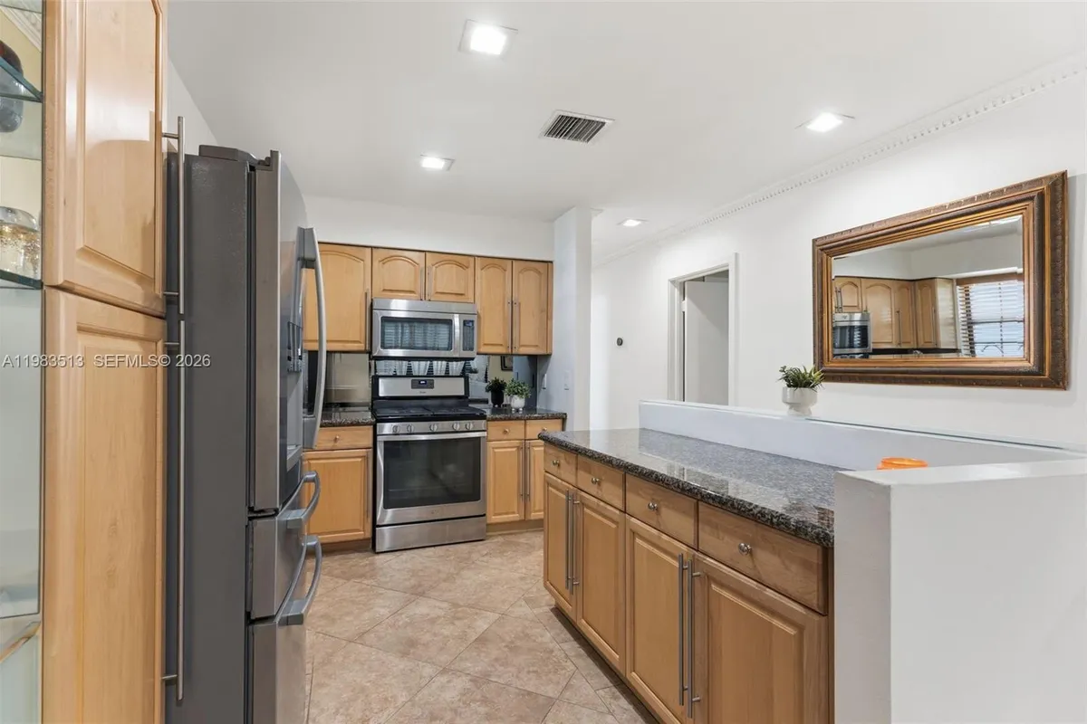 2485 NE 214th St, Miami FL 33180