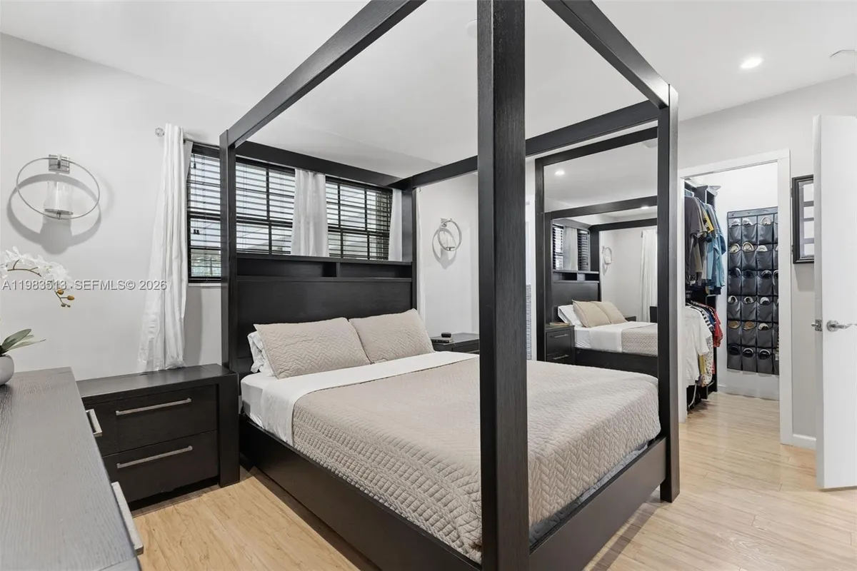 2485 NE 214th St, Miami FL 33180