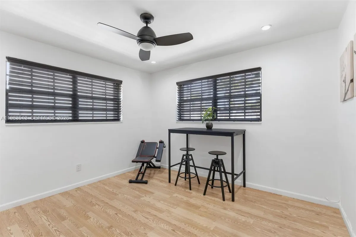 2485 NE 214th St, Miami FL 33180