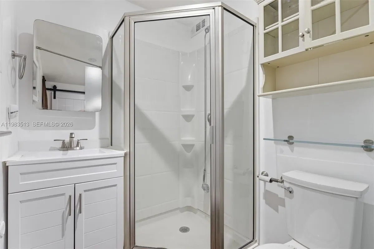 2485 NE 214th St, Miami FL 33180