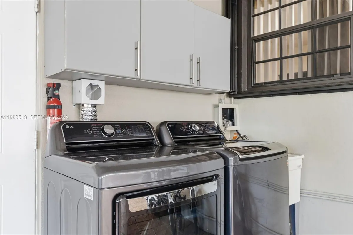 2485 NE 214th St, Miami FL 33180