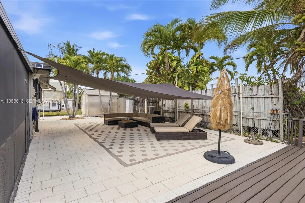 2485 NE 214th St, Miami FL 33180