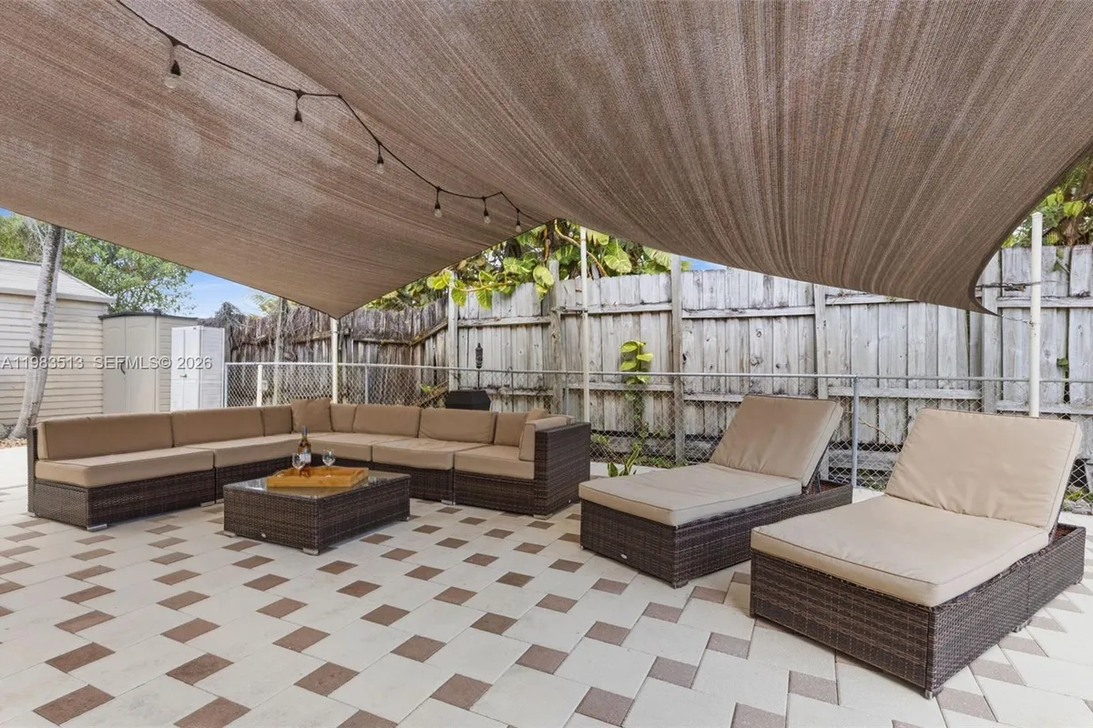 2485 NE 214th St, Miami FL 33180