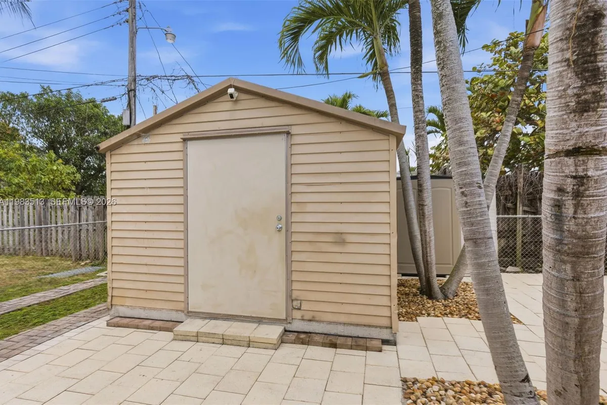 2485 NE 214th St, Miami FL 33180