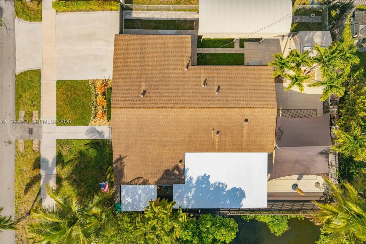 2485 NE 214th St, Miami FL 33180