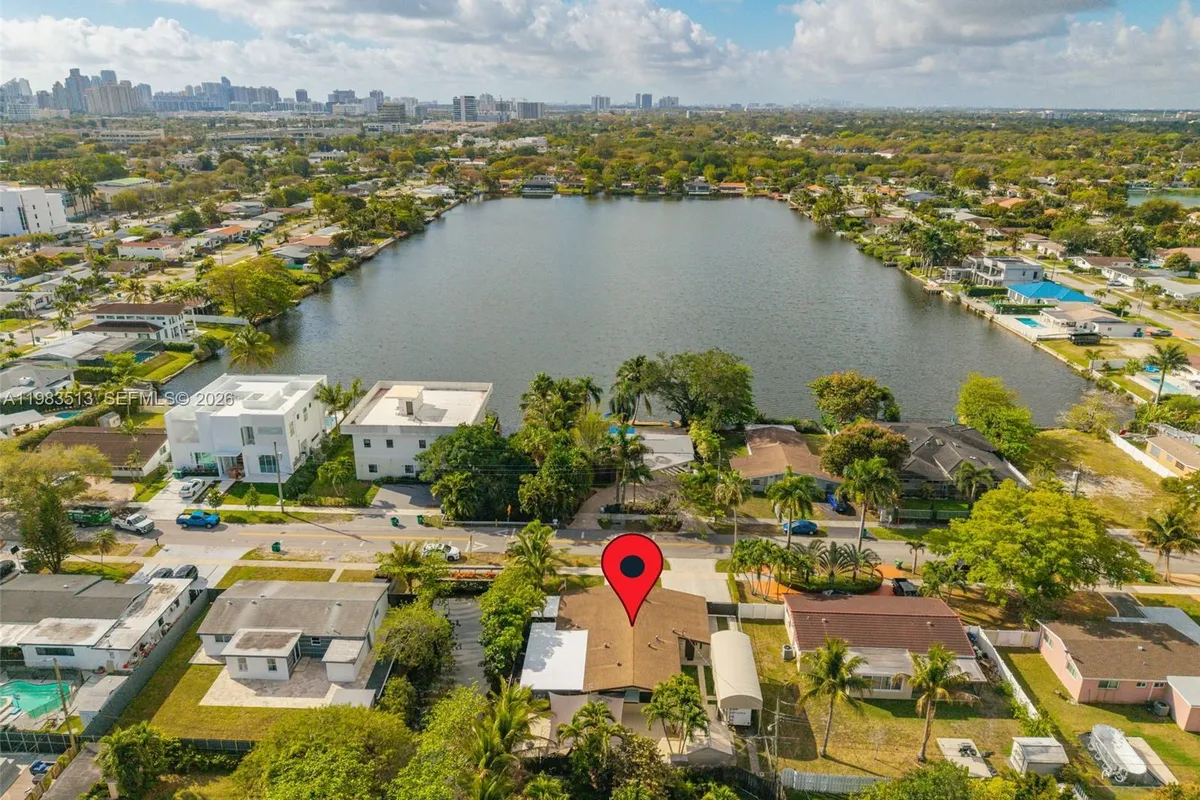 2485 NE 214th St, Miami FL 33180