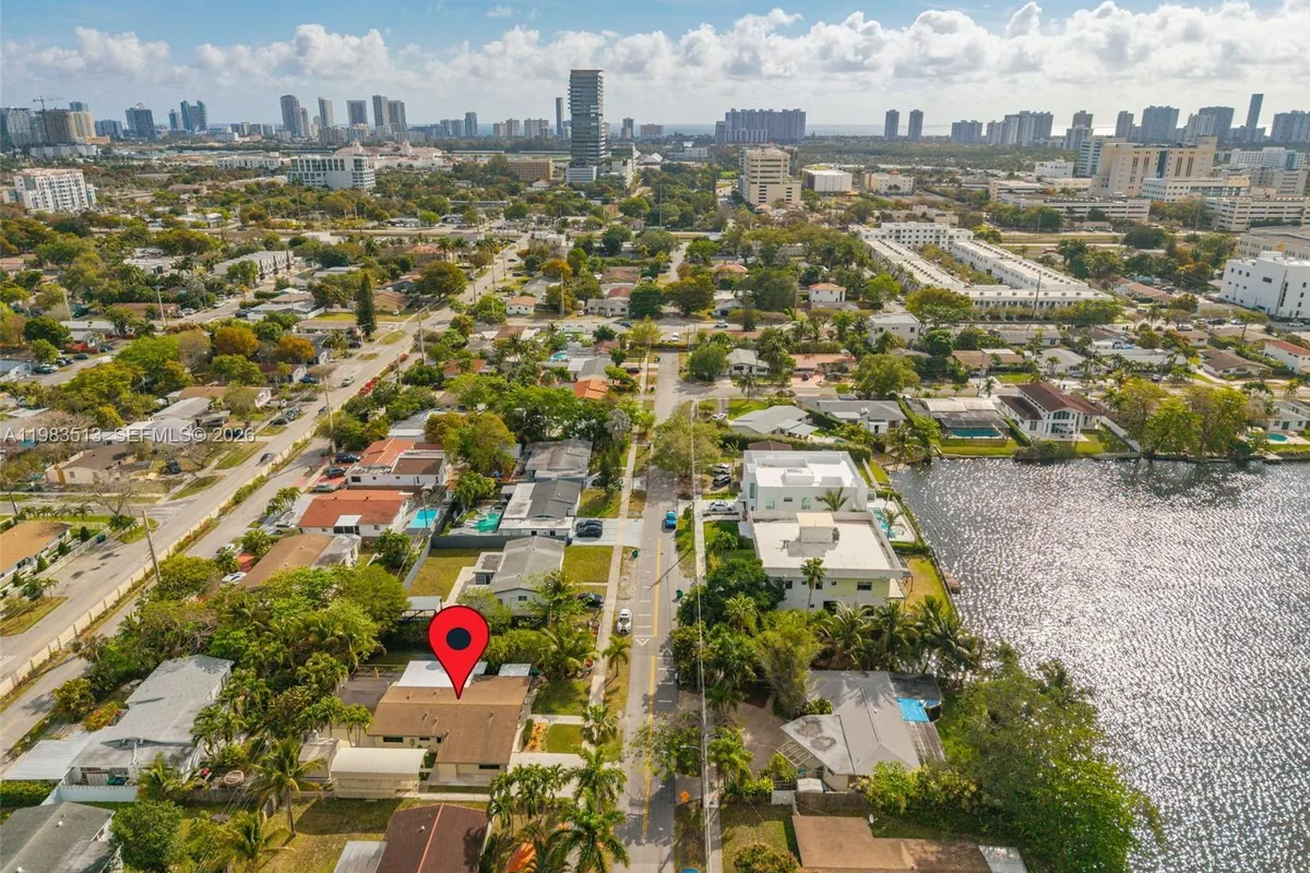 2485 NE 214th St, Miami FL 33180