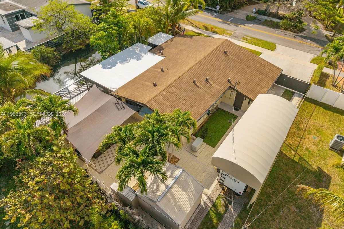 2485 NE 214th St, Miami FL 33180