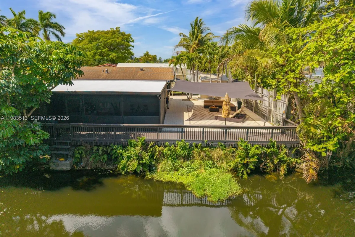 2485 NE 214th St, Miami FL 33180