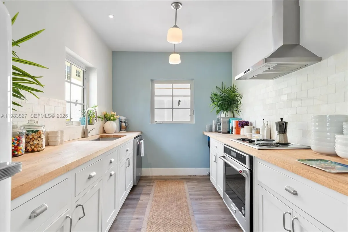 1024 Lenox Ave # 1, Miami Beach FL 33139