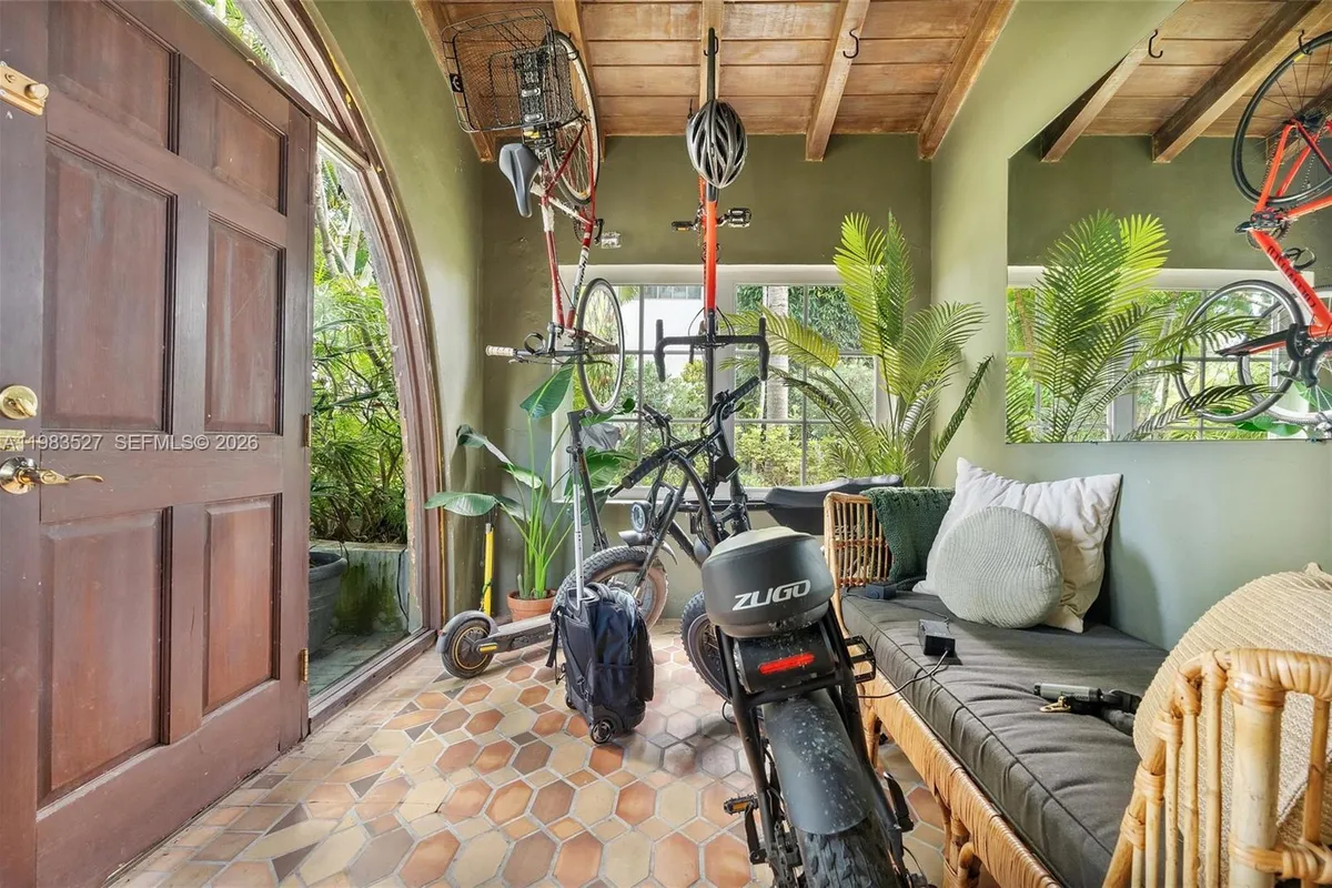 1024 Lenox Ave # 1, Miami Beach FL 33139