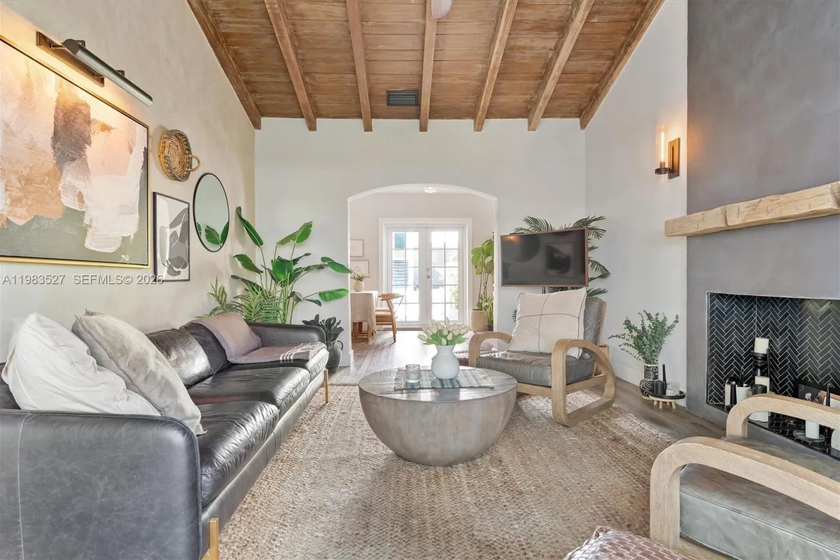 1024 Lenox Ave # 1, Miami Beach FL 33139