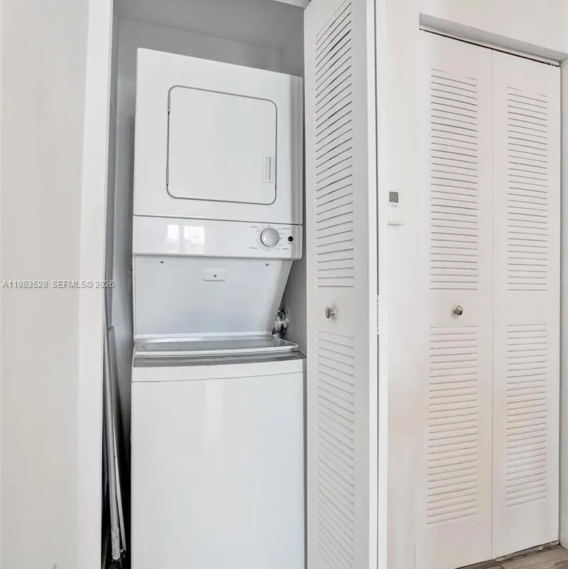 481 NE 29th St # 702, Miami FL 33137