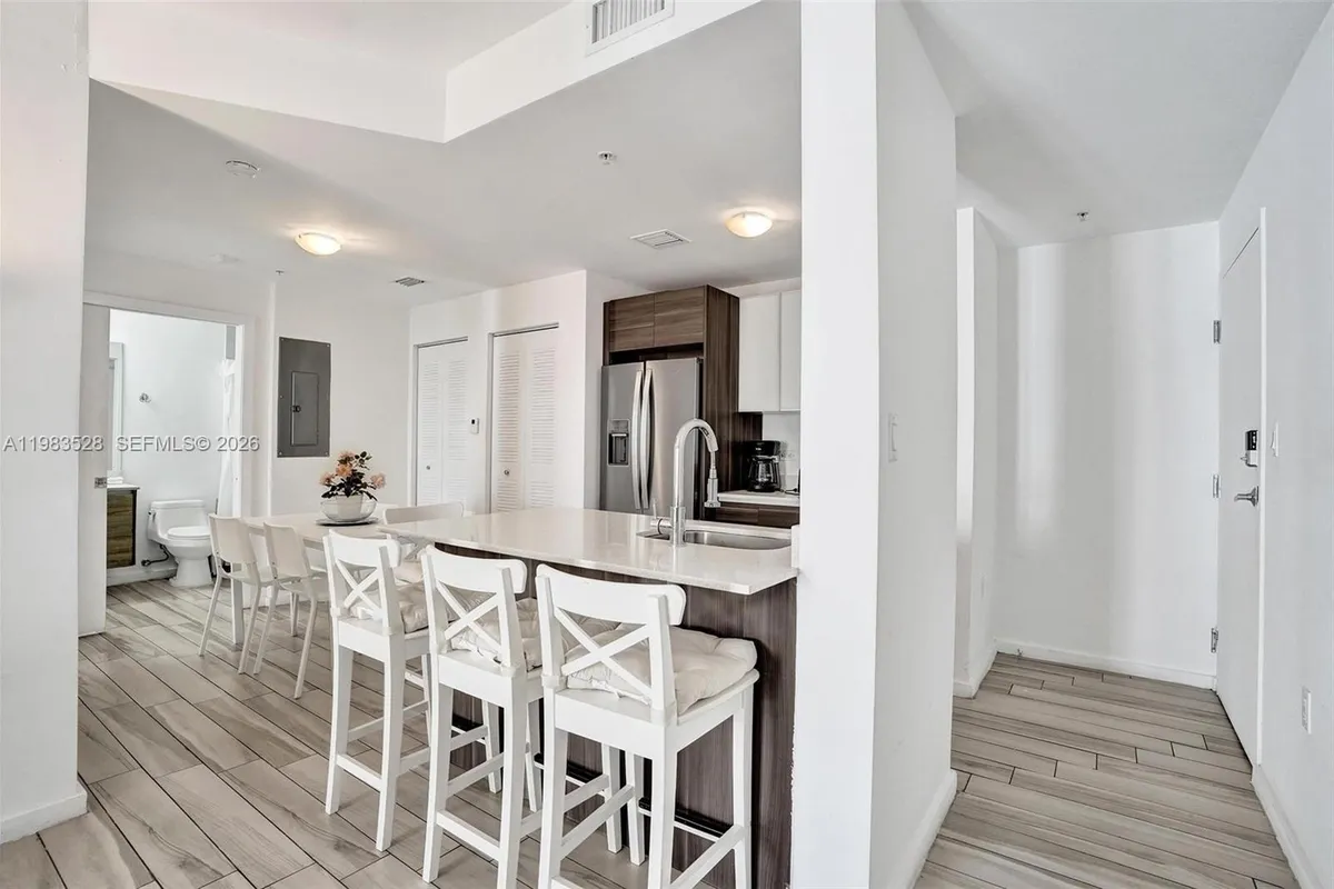 481 NE 29th St # 702, Miami FL 33137